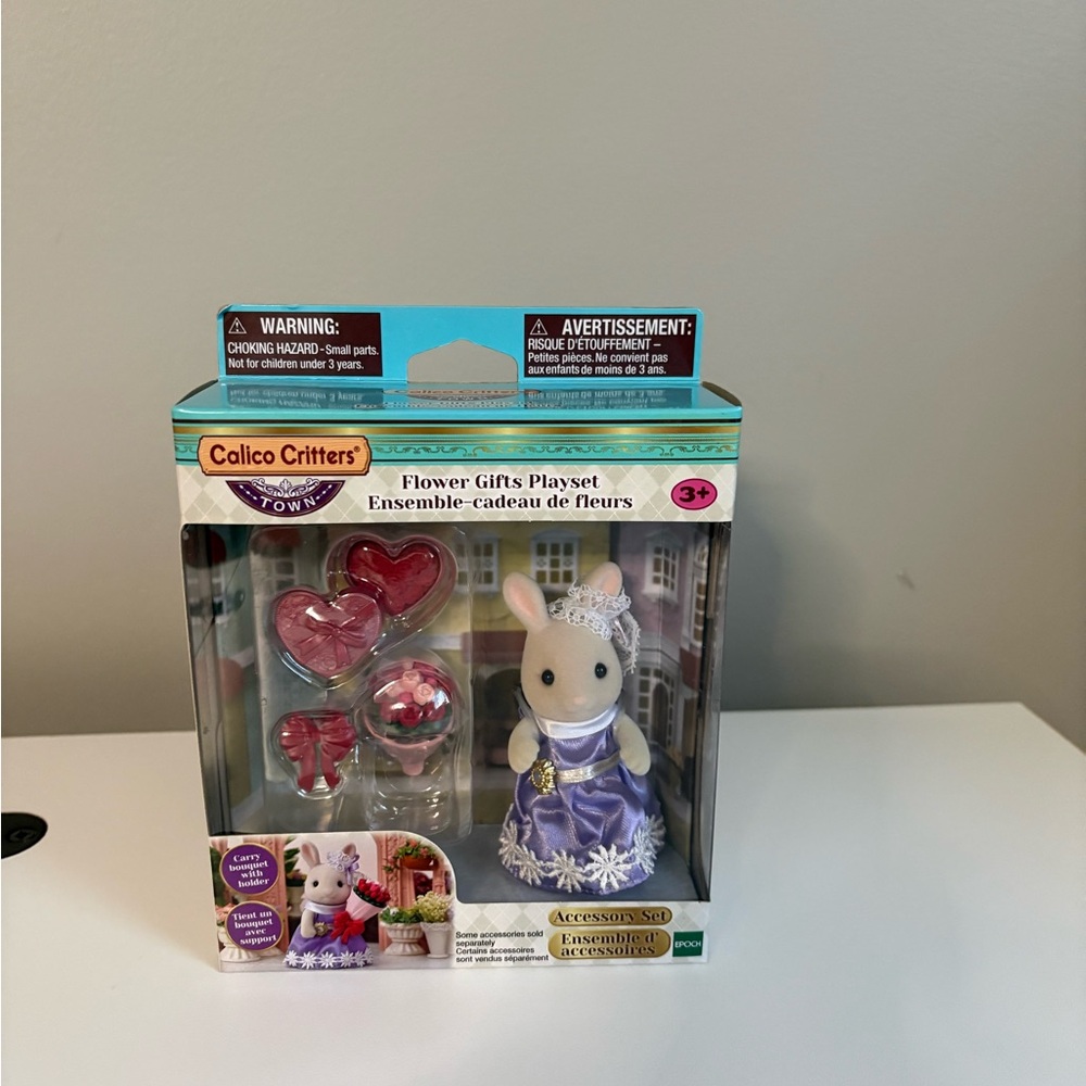 Sylvanian Families Flower Gifts Playset - Purple Dress Small Pet Figure